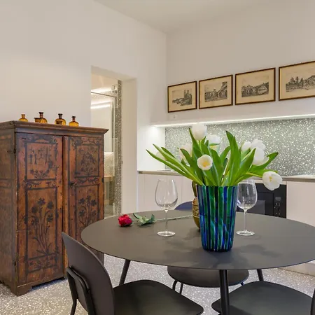 Domus La Scala Apartment